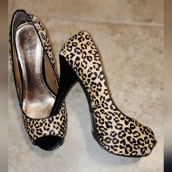EXPRESS Leopard Calf Hair Leather Peep Toe Platform Pumps Size 8 - Picture 3 of 6